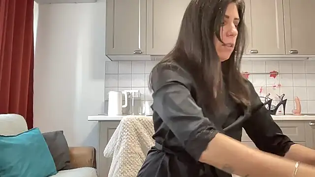 HotyWinter online show from November 7, 2025, 10:20 am