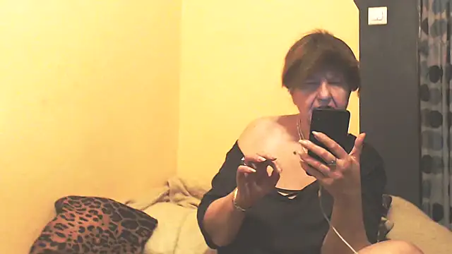 Snapshot of MioritaHard chatting on March 18, 2026, 8:43 pm MioritaHard online show from March 18, 2026, 8:43 pm