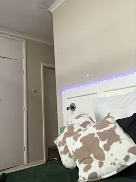 LuciousLips96 online show from November 28, 2025, 2:39 pm