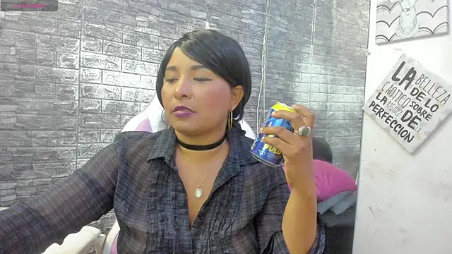 Snapshot of paola_ih chatting on June 6, 2026, 9:42 pm paola ih online show from June 6, 2026, 9:42 pm
