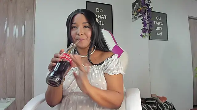 paola ih online show from February 21, 2025, 2:38 pm