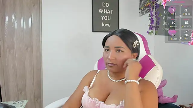 paola ih online show from February 15, 2025, 2:44 pm