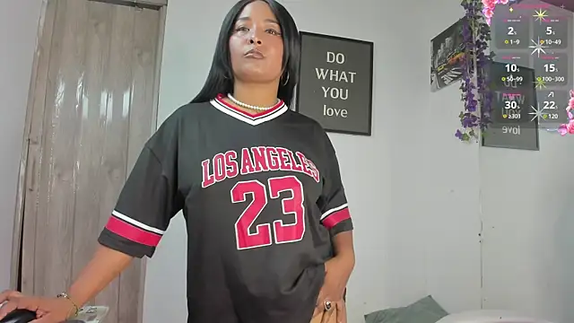 paola ih online show from March 7, 2025, 3:49 pm