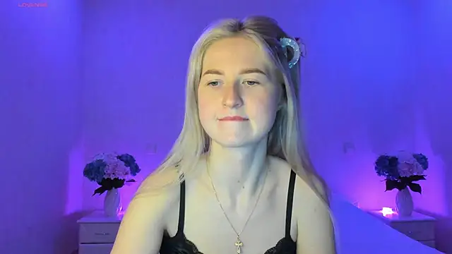 AnnaCarrera online show from March 18, 2025, 9:32 pm