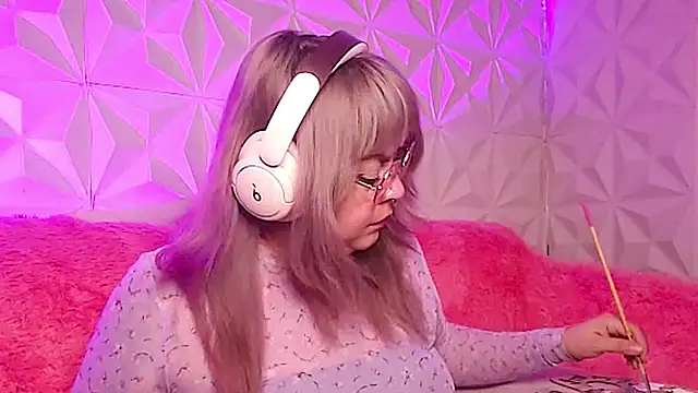 Satyn doll online show from November 17, 2025, 11:42 pm