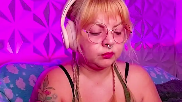 Satyn doll online show from October 5, 2025, 10:22 pm