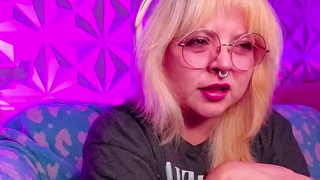 Satyn doll online show from October 19, 2025, 10:12 pm