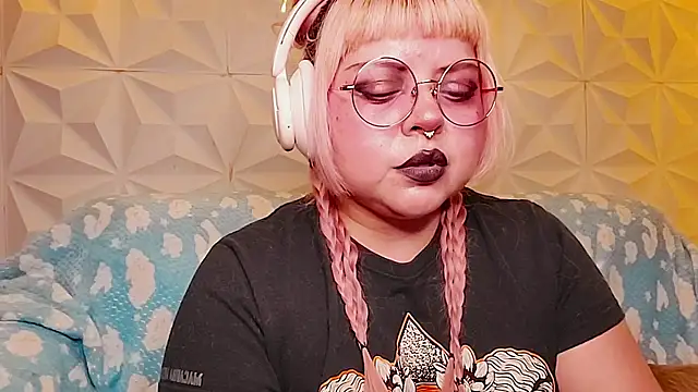 Satyn doll online show from May 15, 2026, 11:36 pm
