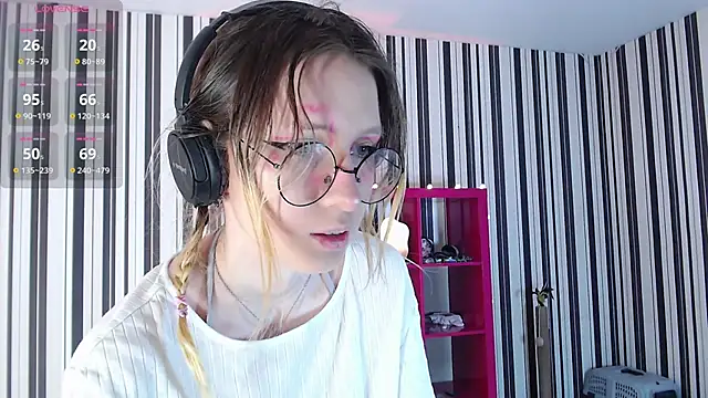  Hanna Moon  online show from February 8, 2025, 7:15 am