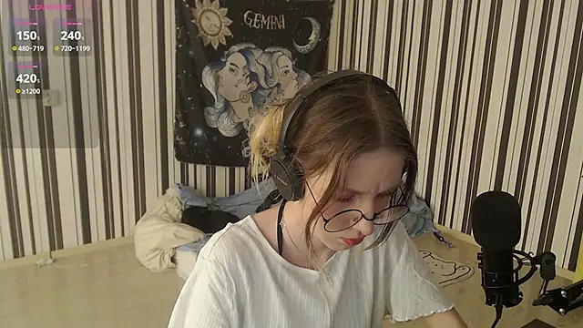  Hanna Moon  online show from October 3, 2025, 10:28 am