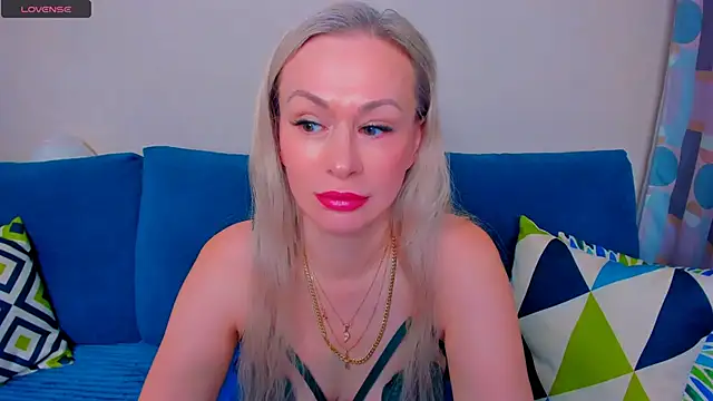 EllenMoore online show from September 19, 2025, 3:10 am