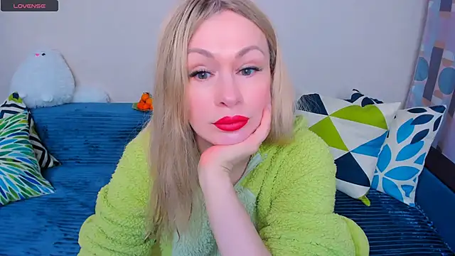 EllenMoore online show from March 19, 2026, 3:06 am