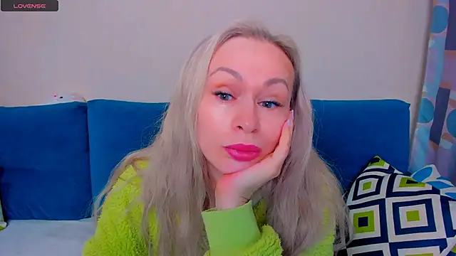 EllenMoore online show from October 1, 2025, 3:11 am