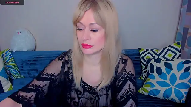 EllenMoore online show from April 24, 2026, 3:08 am