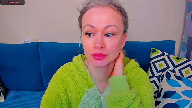 EllenMoore online show from October 13, 2025, 3:08 am