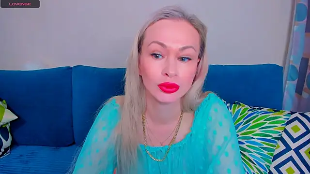 EllenMoore online show from September 9, 2025, 3:05 am