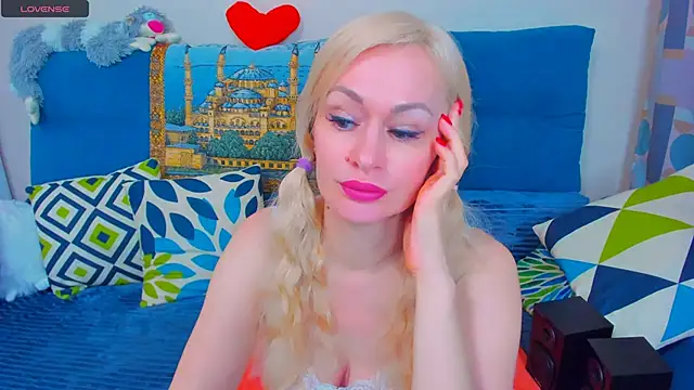 EllenMoore online show from February 6, 2025, 2:44 am