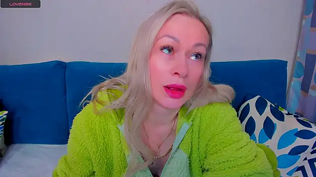 EllenMoore online show from October 4, 2025, 3:08 am