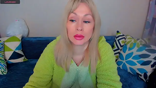 EllenMoore online show from April 29, 2026, 3:11 am