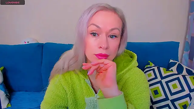 EllenMoore online show from October 18, 2025, 3:08 am