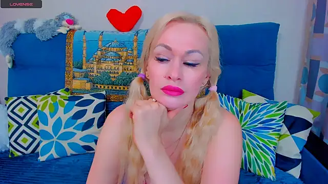 EllenMoore online show from January 16, 2025, 2:41 am