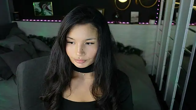 Snapshot of ErikaSoft chatting on December 21, 2025, 5:53 am ErikaSoft online show from December 21, 2025, 5:53 am