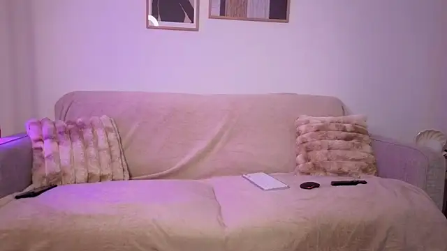 Snapshot of ErikaSoft chatting on February 16, 2026, 9:41 am ErikaSoft online show from February 16, 2026, 9:41 am