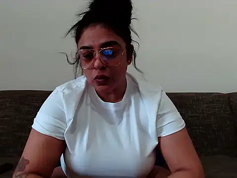 indianishkq7 online show from December 17, 2025, 7:57 am