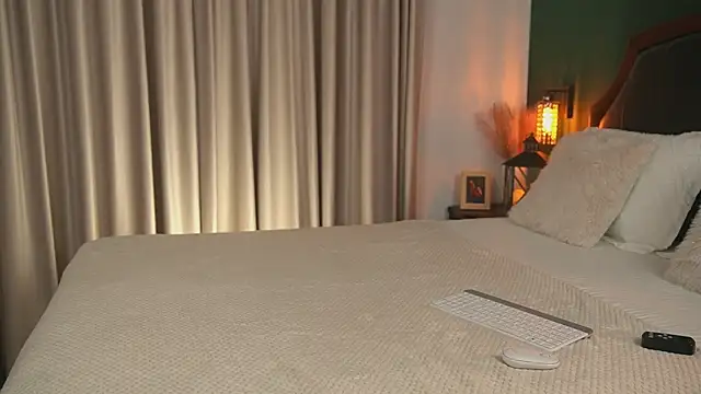 AlyonaX online show from December 3, 2025, 8:19 pm