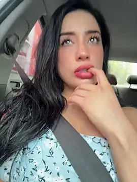 CATALINA RESTREPO online show from April 30, 2026, 6:37 pm