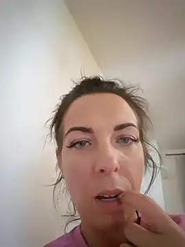 Almmaxxxx online show from October 30, 2025, 4:59 pm