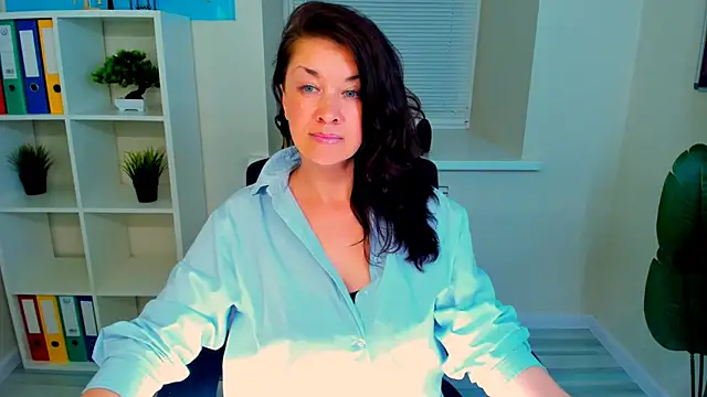 AnaMills online show from June 14, 2026, 2:24 am