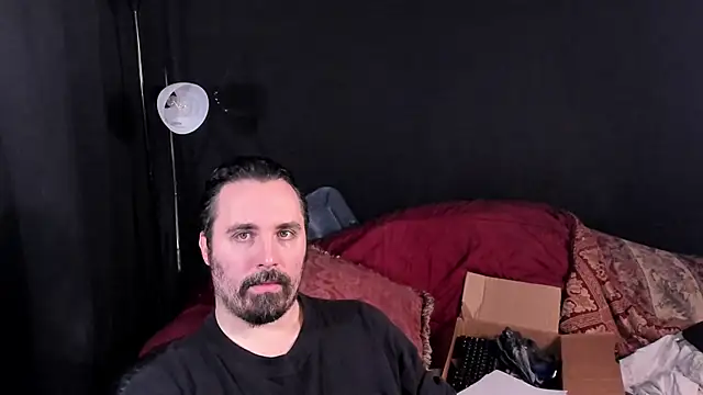 Metalstud online show from December 3, 2025, 4:46 am