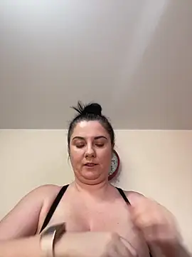 alisiaparril online show from March 19, 2025, 8:12 am