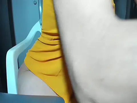 Angelchezcka online show from November 14, 2025, 11:47 am