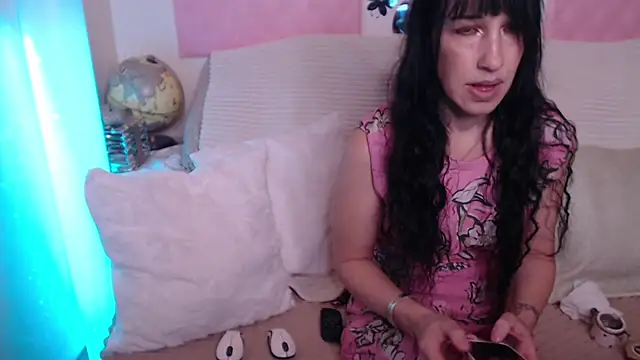 -carla- online show from October 10, 2025, 4:35 am