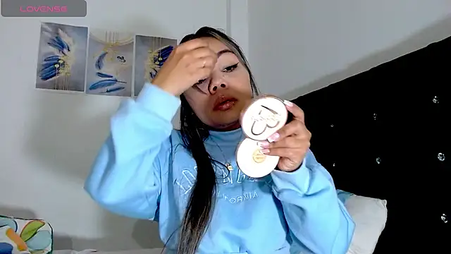 Snapshot of Kylie_loveee chatting on March 12, 2026, 1:33 am Kylie loveee online show from March 12, 2026, 1:33 am