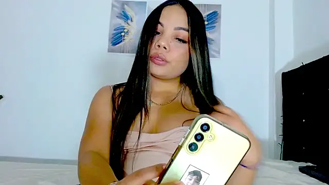 Snapshot of Kylie_loveee chatting on March 6, 2025, 9:20 pm Kylie loveee online show from March 6, 2025, 9:20 pm