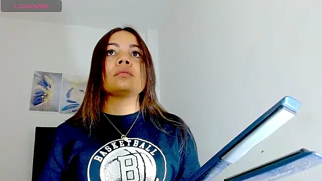 Snapshot of Kylie_loveee chatting on October 29, 2025, 12:26 pm Kylie loveee online show from October 29, 2025, 12:26 pm