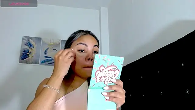 Snapshot of Kylie_loveee chatting on February 28, 2026, 9:58 pm Kylie loveee online show from February 28, 2026, 9:58 pm