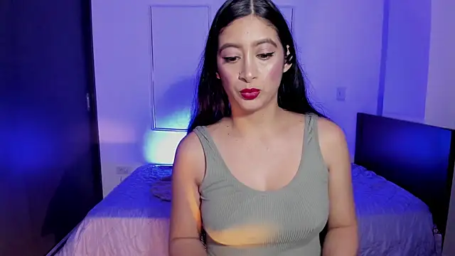 Snapshot of MeganWhite3 chatting on June 5, 2026, 3:33 am MeganWhite3 online show from June 5, 2026, 3:33 am