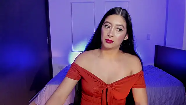 Snapshot of MeganWhite3 chatting on June 3, 2026, 4:13 am MeganWhite3 online show from June 3, 2026, 4:13 am