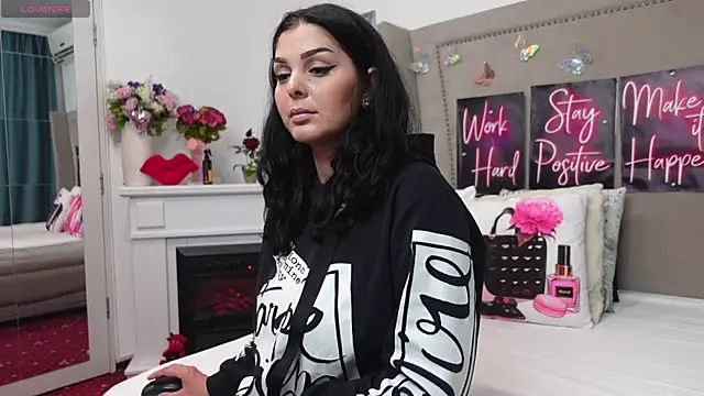 LexyRene online show from May 3, 2026, 11:37 am