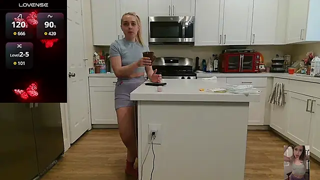 Blondiewithanass online show from June 5, 2026, 7:52 pm