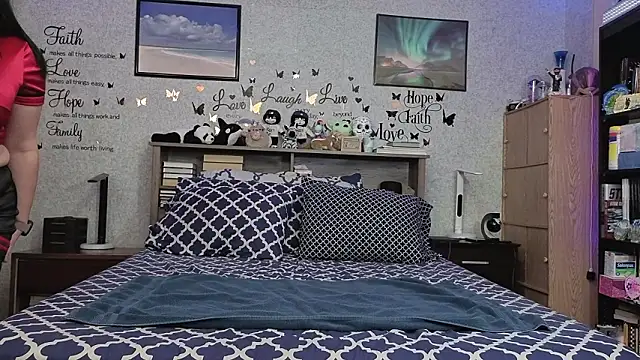 Snapshot of Rayna chatting on March 17, 2026, 8:34 pm Rayna online show from March 17, 2026, 8:34 pm