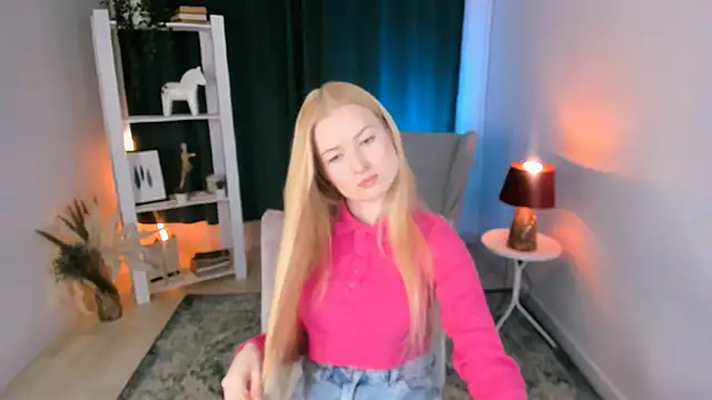 Laly Peach online show from December 2, 2025, 5:03 pm