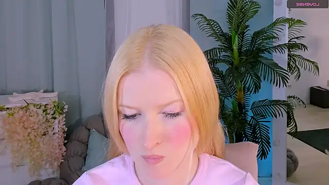 Laly Peach online show from October 6, 2025, 4:41 pm