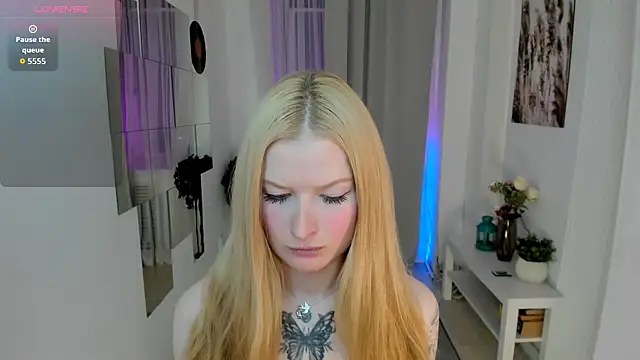 Laly Peach online show from September 20, 2025, 4:12 pm