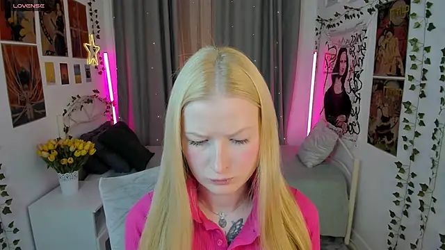 Laly Peach online show from October 18, 2025, 3:58 pm