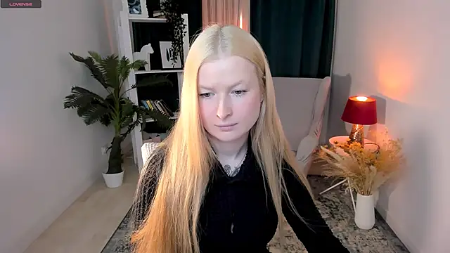 Snapshot of Laly_Peach chatting on March 28, 2026, 4:41 pm Laly Peach online show from March 28, 2026, 4:41 pm